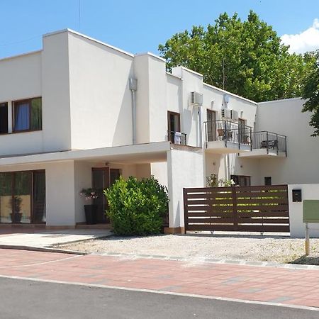 Garden Club Panzio Bed & Breakfast Balatonmariafurdo Exterior photo