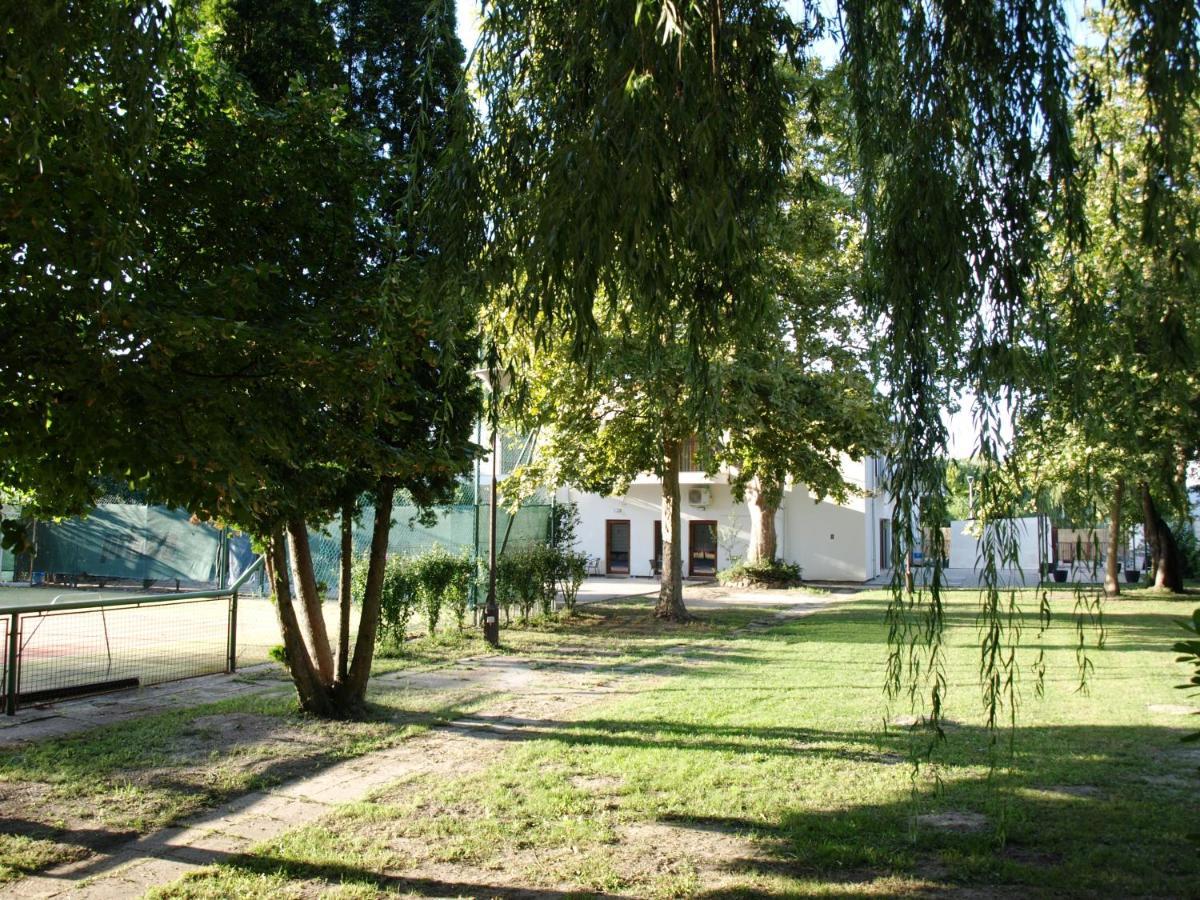 Garden Club Panzio Bed & Breakfast Balatonmariafurdo Exterior photo